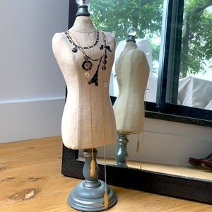 🦄 Vintage Avon lariat feather necklace